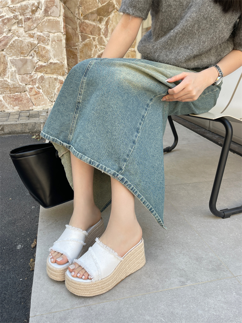 2026 Niche Denim Slippers for Women French Open Toe High Heel One-Band Thick Sole