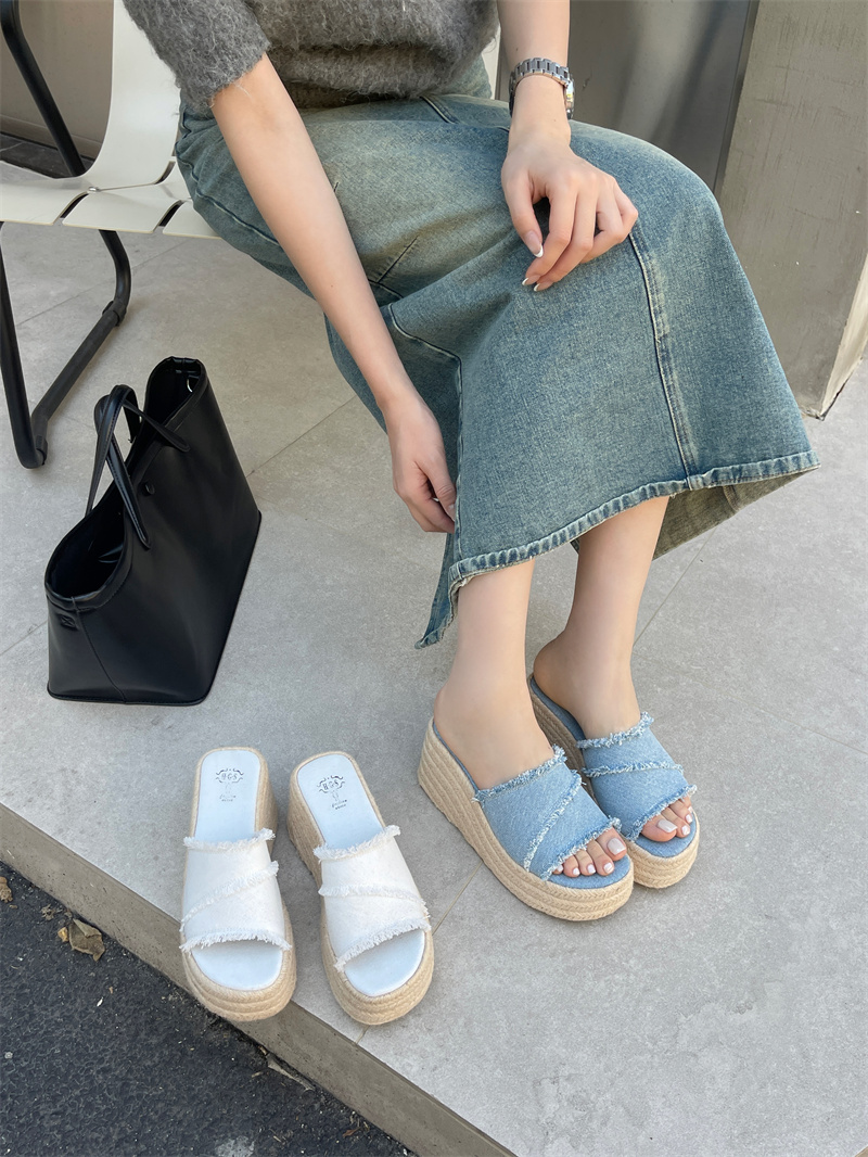 2026-niche-denim-slippers-for-women-french-open-toe-high-heel-one-band-thick-sole_1