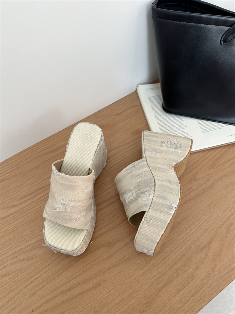 2026 Summer New Square Toe Thick Sole Platform One-Bar Outer Wear Height Increasing Denim Slippers for Women - Image 4