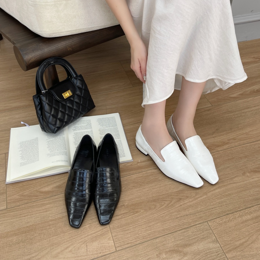 British Retro Square Toe Loafer Shoes for Women 2026 Low Heel Casual Commuter Leather Shoes