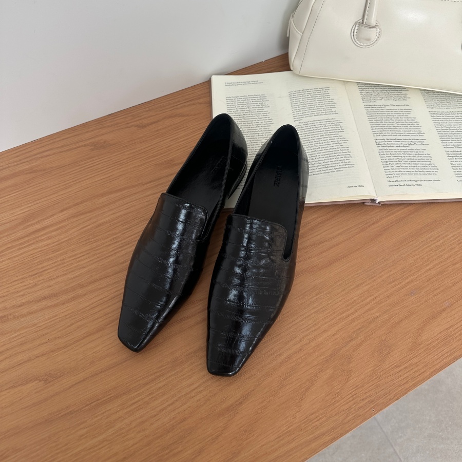 British Retro Square Toe Loafer Shoes for Women 2026 Low Heel Casual Commuter Leather Shoes - Image 4
