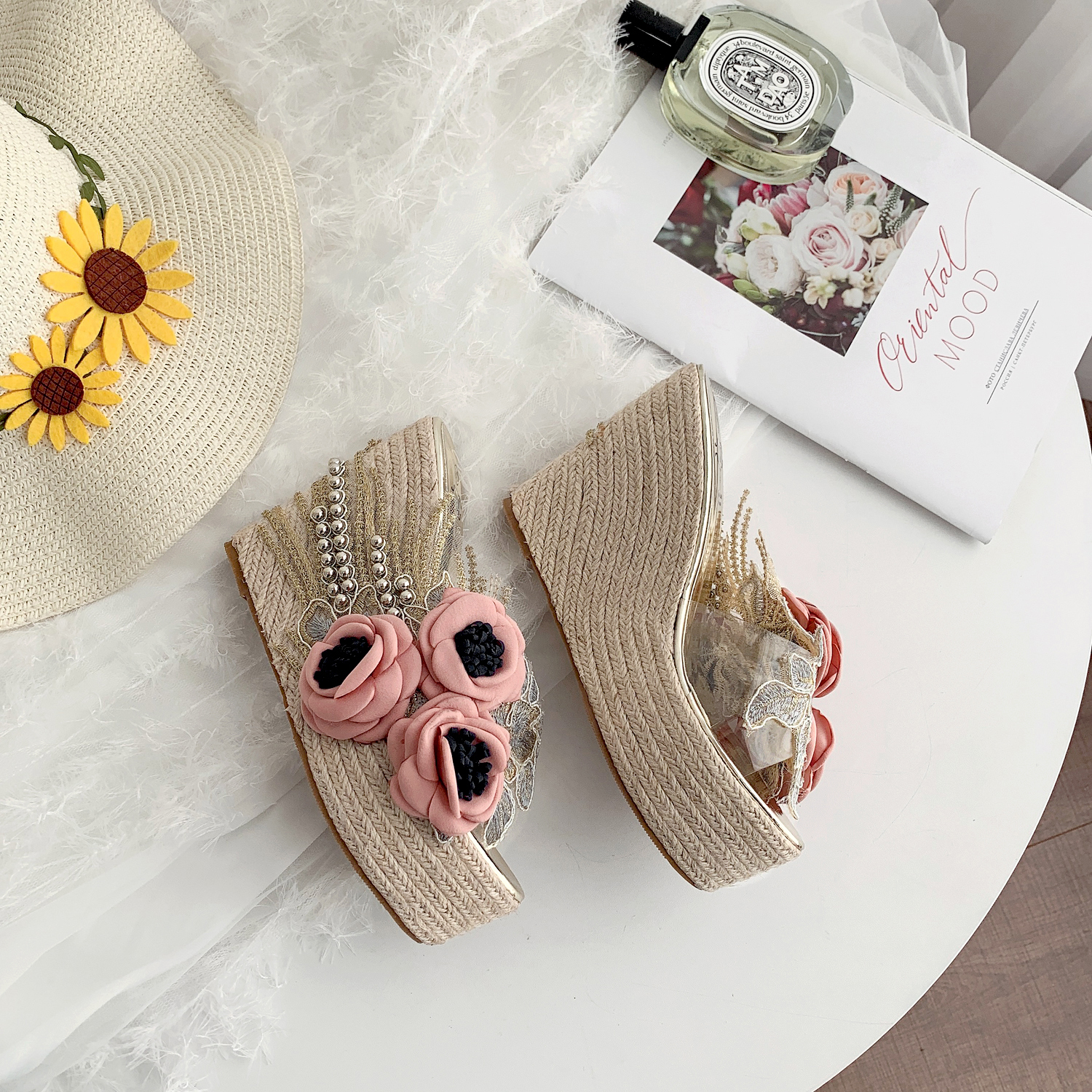 Sweet Large Flower Transparent Crystal Women's Sandals Summer Wedge Thick Sole Hemp Braided One-Band Slippers - Image 4