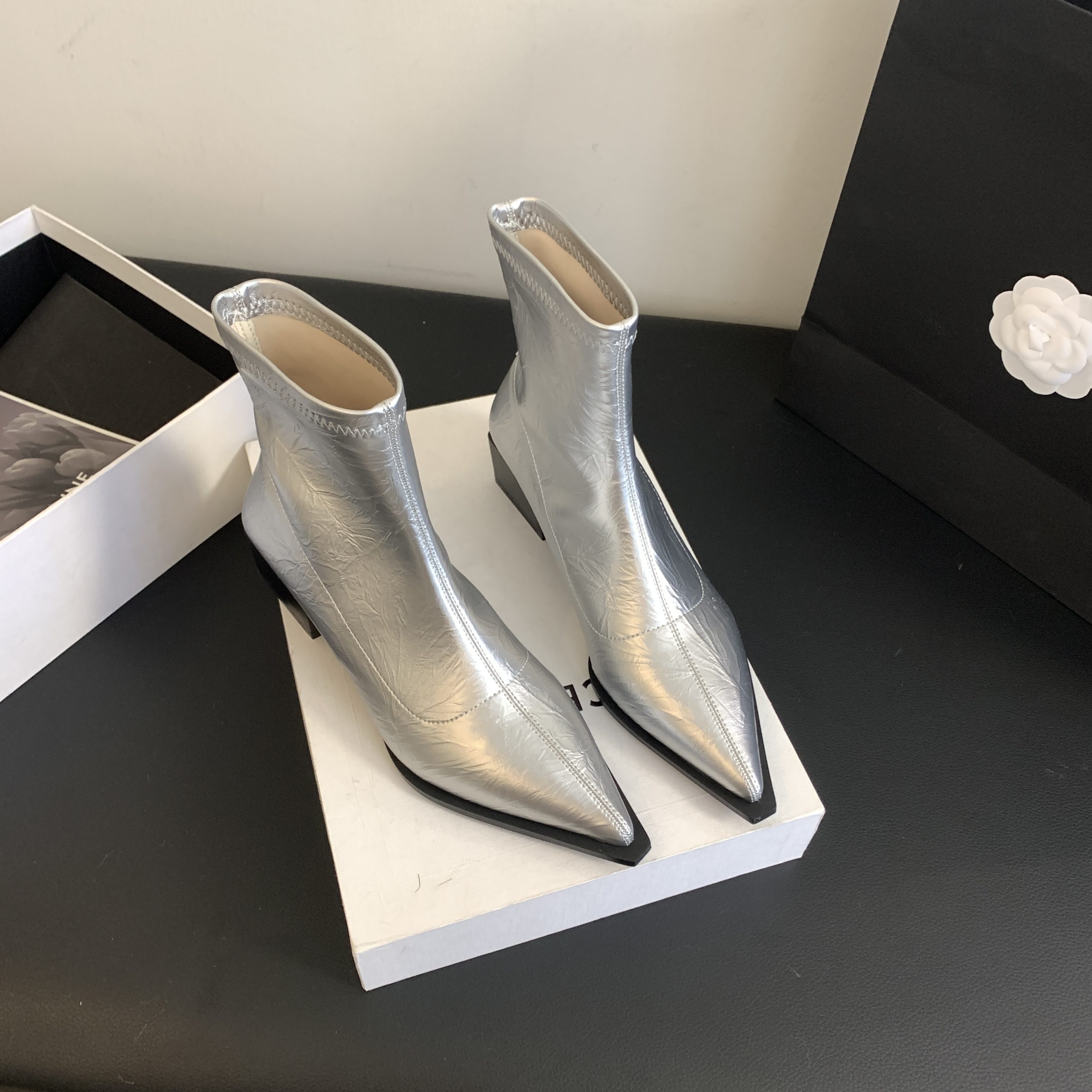Trendy Pointed Toe Ankle Boots Women 2025 Autumn Winter New Fashion Chunky Heel Slim Boots Niche Design Martin Boots - Image 4